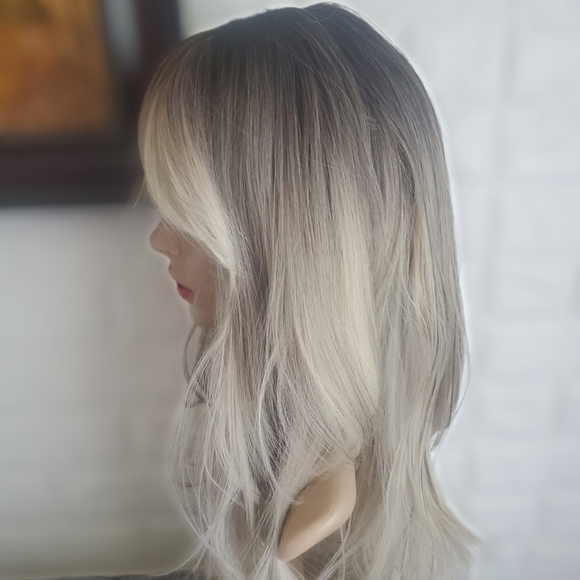 NWOT Ash Blonde Dark Rooted Synthetic Wig - Picture 12 of 15